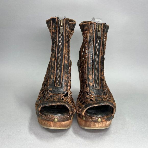 Sbicca Women's Size 7 Brown Woven Leather Front Zip Block Heeled Ankle Booties - Picture 2 of 11